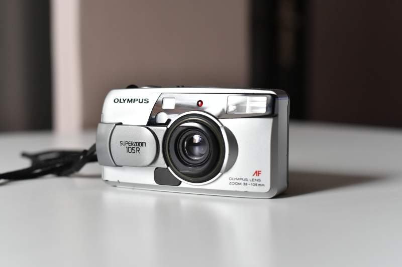 Olympus Superzoom 105R fotoaparat, objektiv 38-105mm f/4.5-8.9