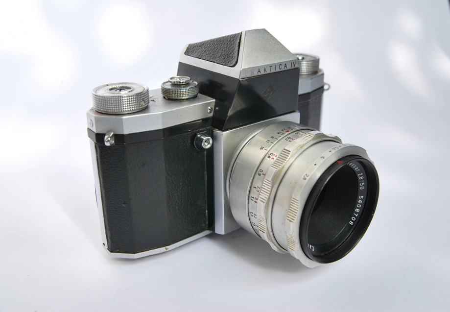 Praktica IV KW prva verzija iz 1959 analogni SLR fotoaparat 35mm film