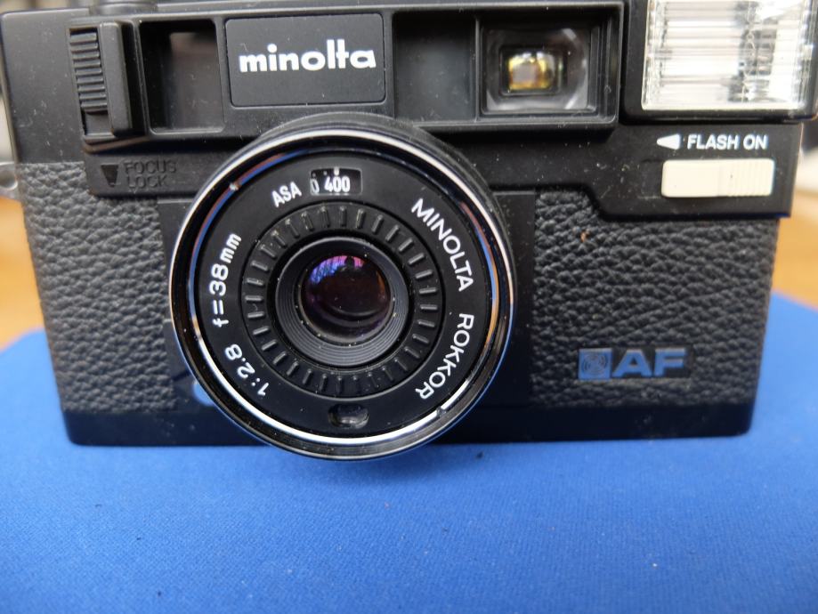 Prodajem Fotoapparat  Minolta Hi Matic Af sa objektivom 38 mm 1: 2.8