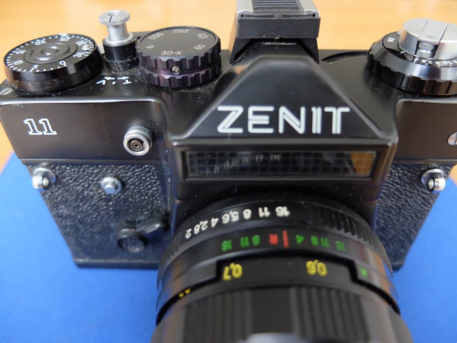 Prodajem Fotoaparat Zenit 11 sa objektivom Helios 58 mm 1:2 Mount M42