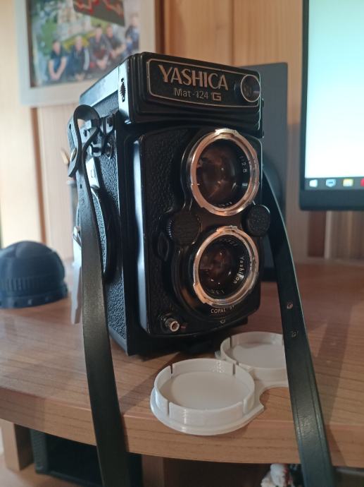 Yashica Mat 124G