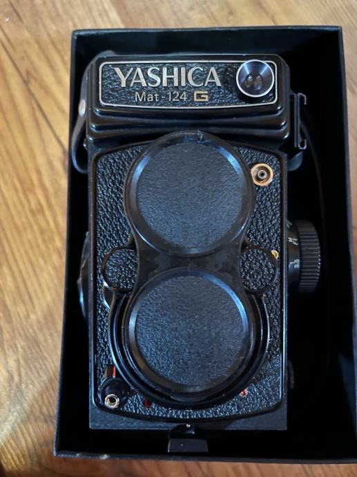 Yashica Mat 124G