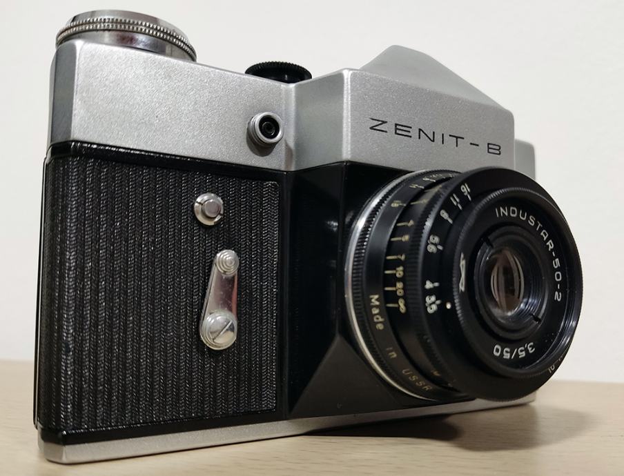 Appareil photo From USSR ZENIT 3M avec Industar 50 mm F/3.5 boîte d Appareil photo From USSR ZENIT 3M avec Industar 50 mm F/3.5 boîte d