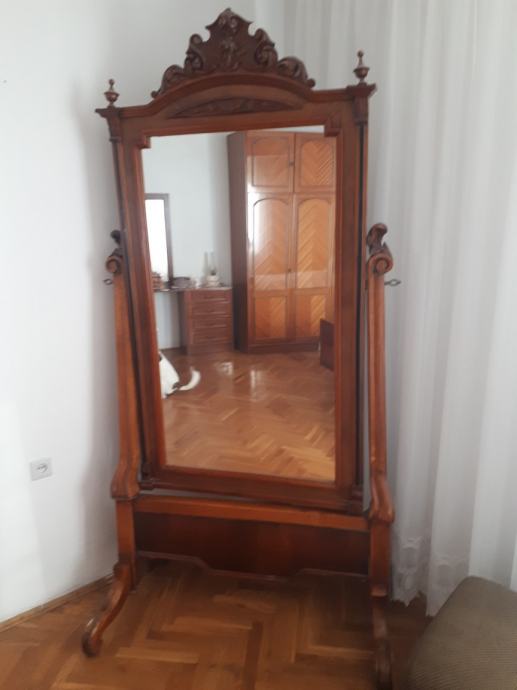 Antikno samostojece ogledalo-barok