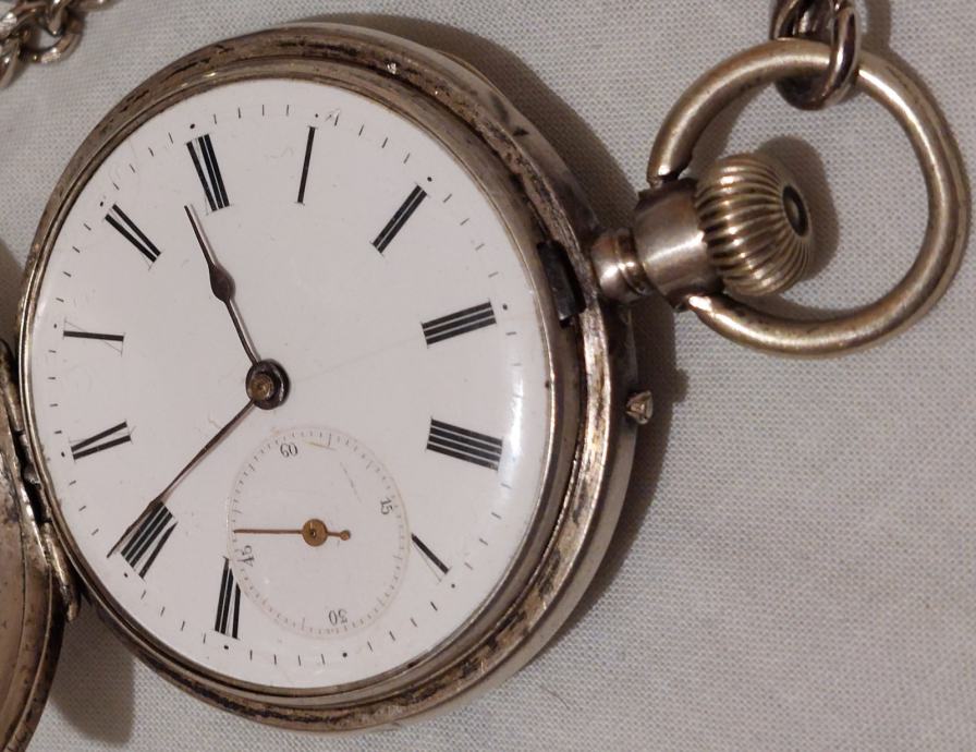 antique srebrni džepni sat sa monogramom
