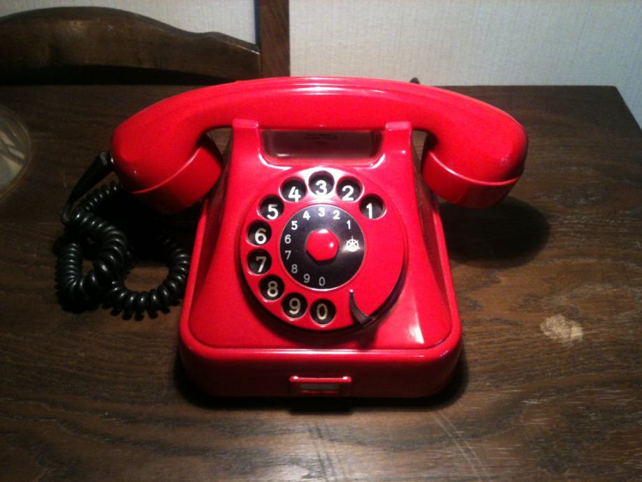 Iskra stari bakelitni telefoni, odlično stanje, funkcionalni