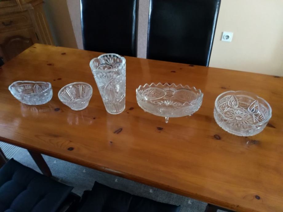 Porculanske vaze i zdjele