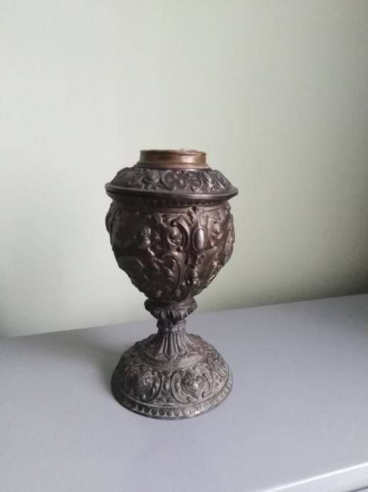 Stalak za petrolejku