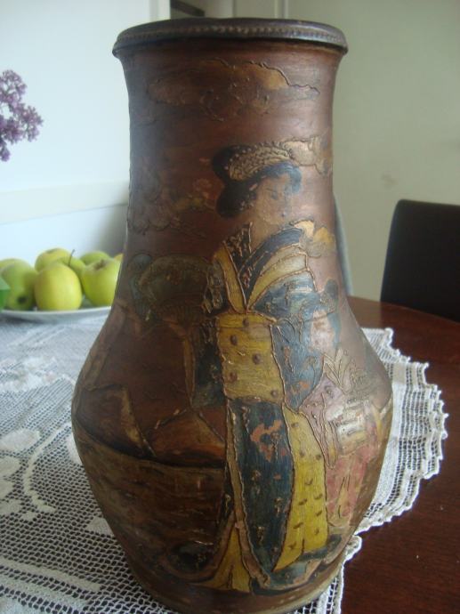 Stara vaza s japanskim  motivom