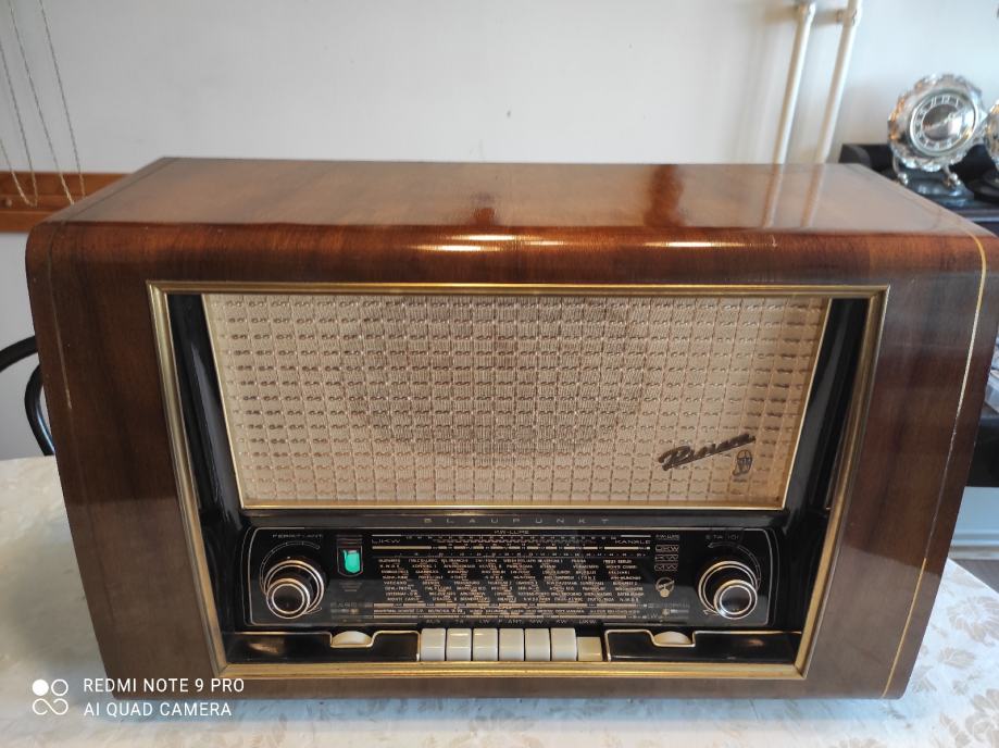 Stari radio BLAUPUNKT RIVIERA 3D UKW, ispravan lampaš, 1954.