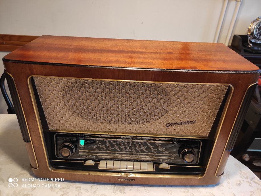 Stari radio TELEFUNKEN CONCERTINO 6, potpuno ispravan lampaš UKW, 1955