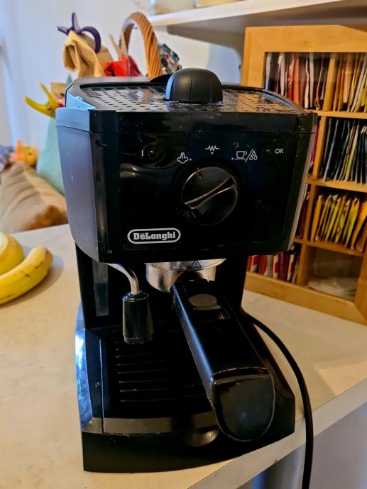 DeLonghi aparat za espresso kavu