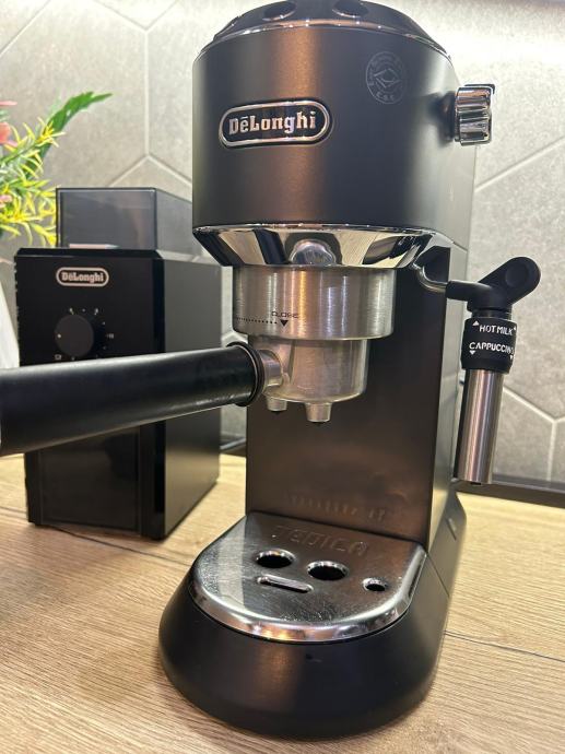 DeLonghi Dedica EC 685.BK + DeLonghi KG79 (mlinac)