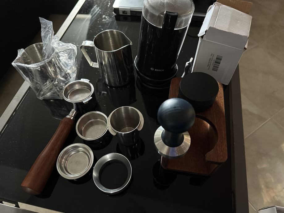 delonghi tamper + potiskivac, bosch mlinac itd delonghi dedica 685