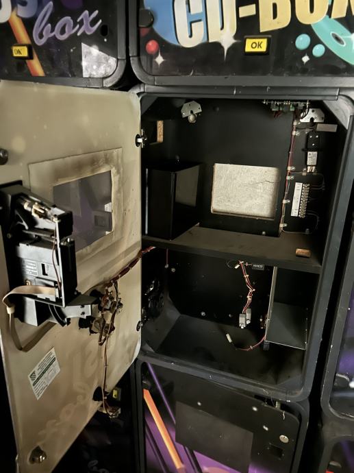 Jukebox•••samo kutije sa instalaciom bez racunala•••CRODART..vise kom