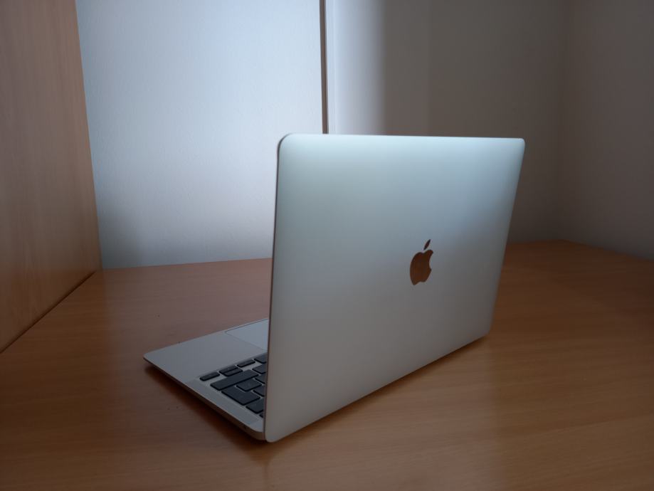 Apple MacBook Air 13.3" 8/256 M1 mgn93cr/a, nekoristen, pod garancijom