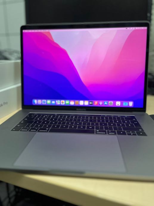 MacBook Pro 2017 15" Touch Intel i7 512GB 16GB OBNOVLJEN Račun 36 RATA