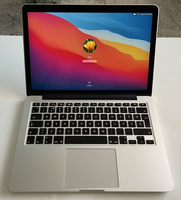 Macbook Pro Early 2015 | i5 2,7ghz | 8GB RAM | 128GB SSD | R1 Račun