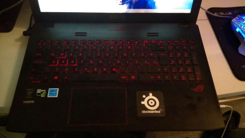 ASUS ROG 15,6 12GB RAM, I7 PROCESOR, NVIDIA 950 4GB, 2 TB HDD