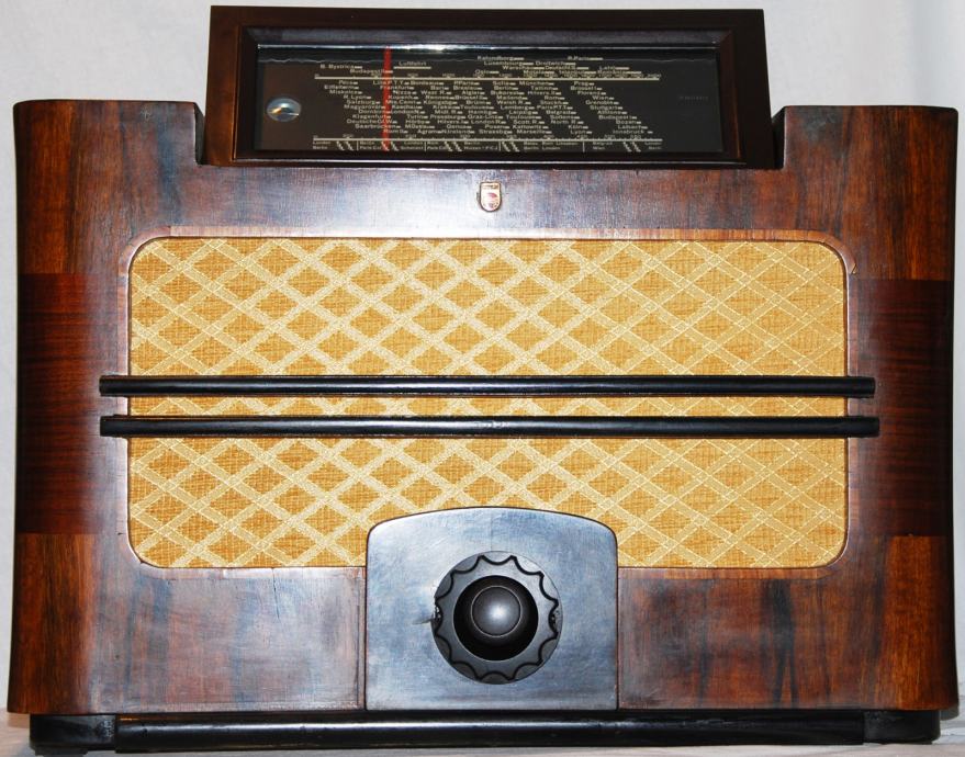 Stari radio aparat