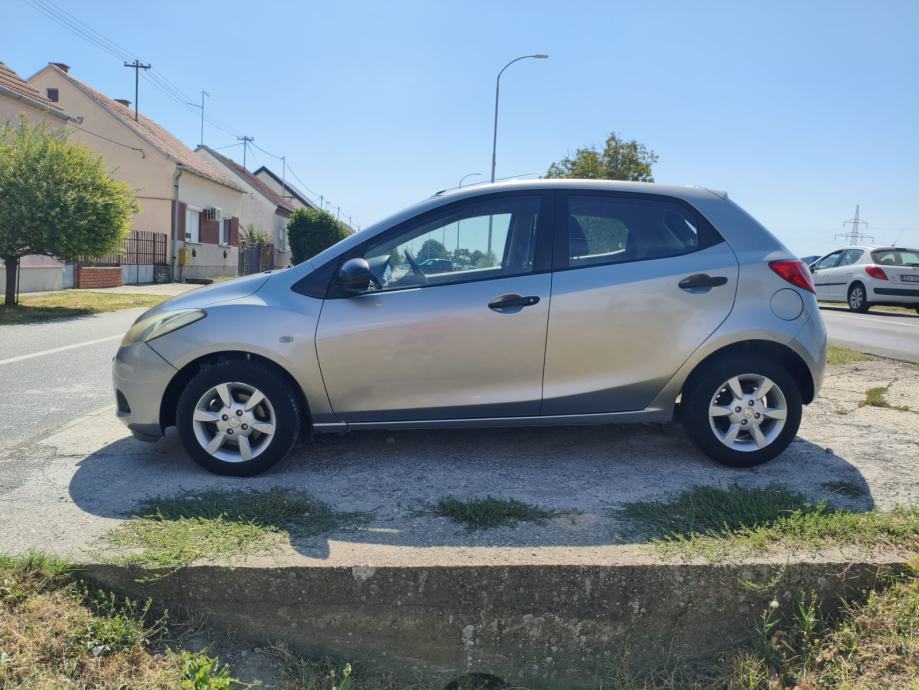 2009 Mazda 2 1.3 i CE Pro, pogled izvana - slika 2