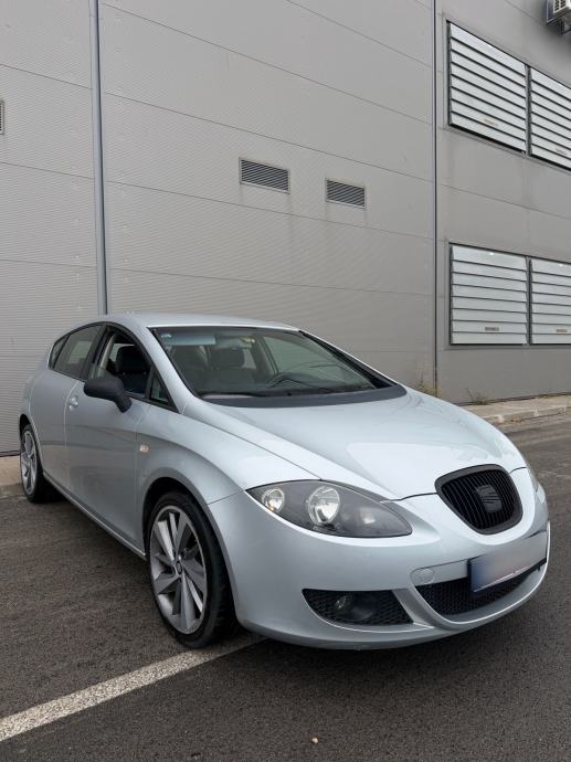 SEAT LEON 1.9 TDI *STYLANCE* *HR VOZILO* *ALU 18* *TEMPOMAT* REG 04/27, fotografija 2