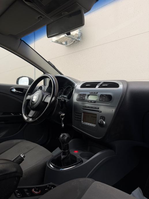 SEAT LEON 1.9 TDI *STYLANCE* *HR VOZILO* *ALU 18* *TEMPOMAT* REG 04/27, fotografija 14