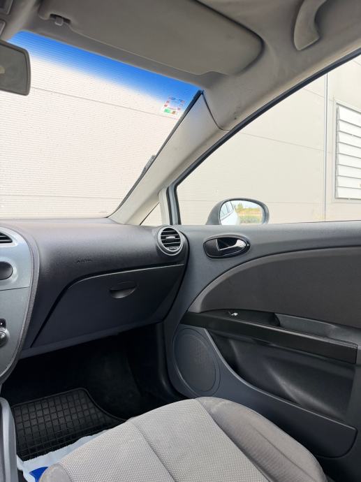 SEAT LEON 1.9 TDI *STYLANCE* *HR VOZILO* *ALU 18* *TEMPOMAT* REG 04/27, fotografija 17