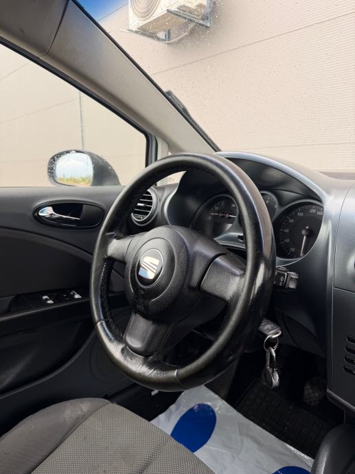 SEAT LEON 1.9 TDI *STYLANCE* *HR VOZILO* *ALU 18* *TEMPOMAT* REG 04/27, fotografija 12