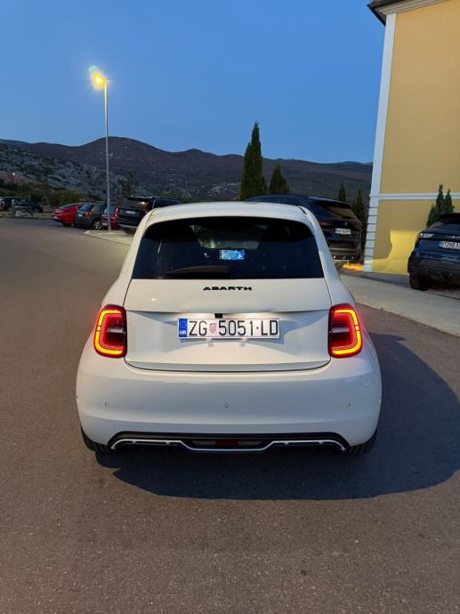 ABARTH 500E 155ks2025god TVORNICKA GARANCIJA FUL OPREMA 42 kwh bateria, fotografija 5