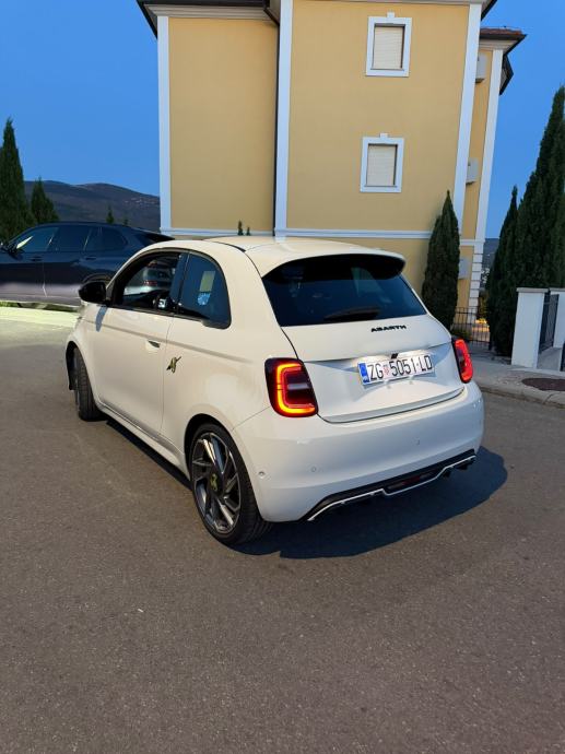 ABARTH 500E 155ks2025god TVORNICKA GARANCIJA FUL OPREMA 42 kwh bateria, fotografija 6