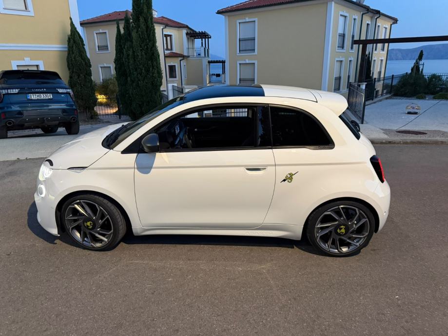 ABARTH 500E 155ks2025god TVORNICKA GARANCIJA FUL OPREMA 42 kwh bateria, fotografija 7