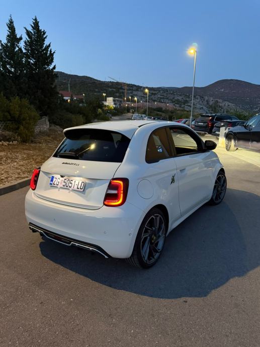 ABARTH 500E 155ks2025god TVORNICKA GARANCIJA FUL OPREMA 42 kwh bateria, fotografija 4