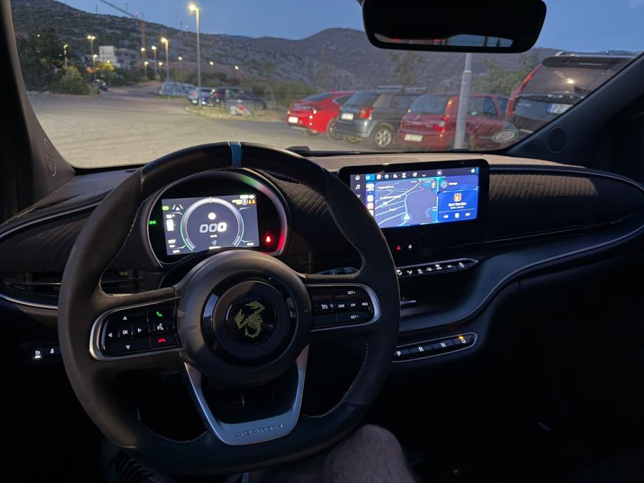 ABARTH 500E 155ks2025god TVORNICKA GARANCIJA FUL OPREMA 42 kwh bateria, fotografija 14