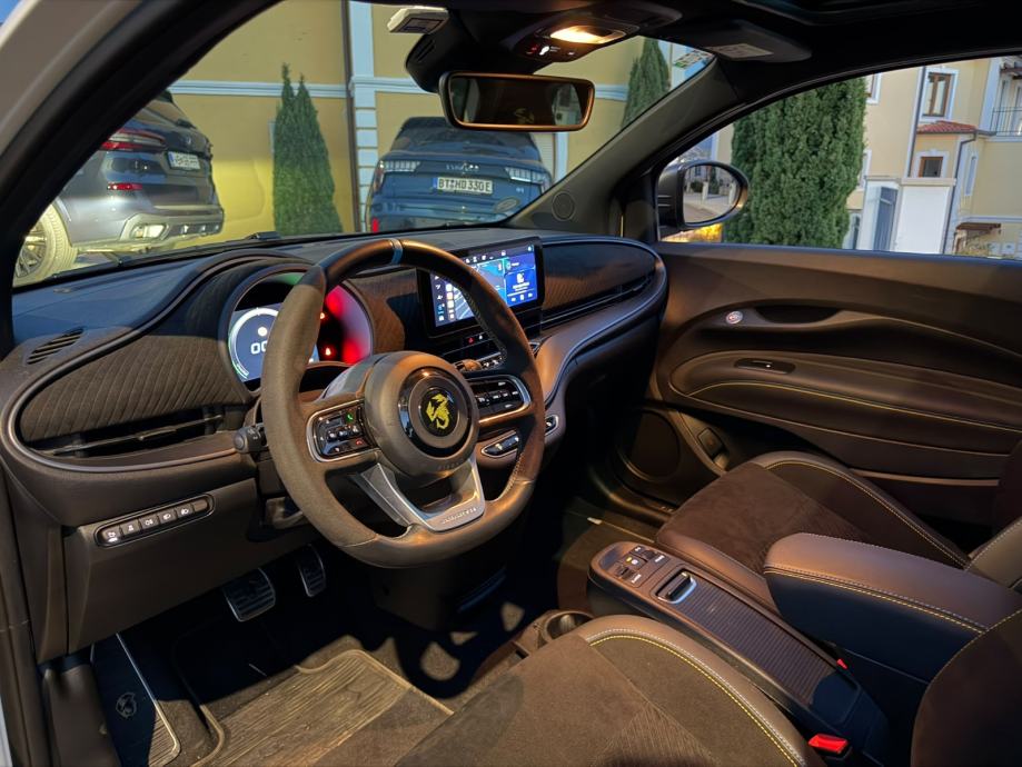 ABARTH 500E 155ks2025god TVORNICKA GARANCIJA FUL OPREMA 42 kwh bateria, fotografija 12
