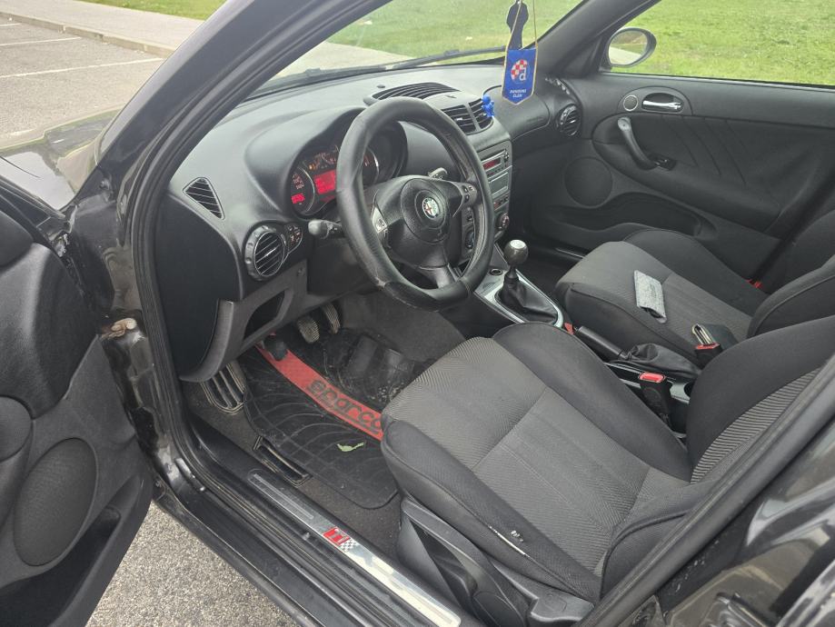 Alfa Romeo 147 1,9 JTD 120, fotografija 5