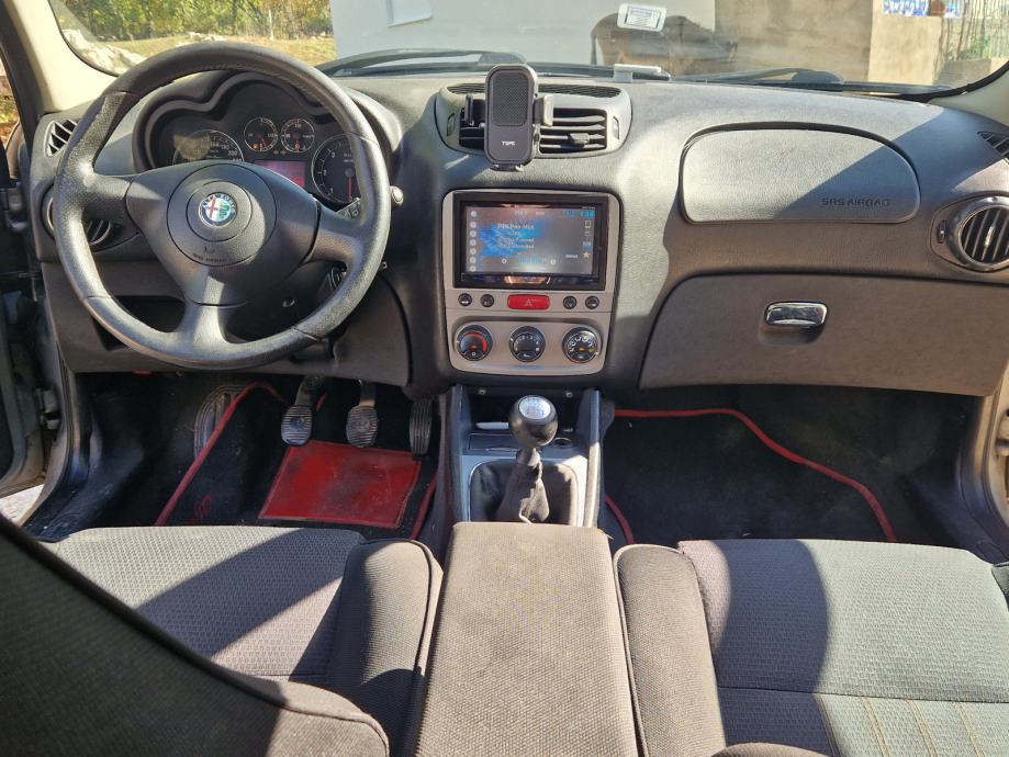 Alfa Romeo 147 1,9 JTD 150, fotografija 5