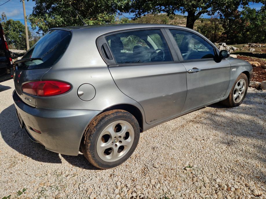 Alfa Romeo 147 1,9 JTD 150, fotografija 3