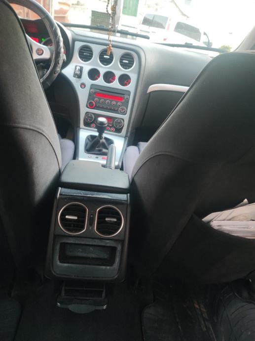 Alfa Romeo 159 1,9 JTDM, fotografija 8