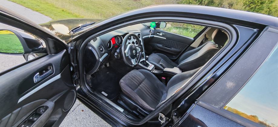 Alfa Romeo 159 1,9 JTDM, fotografija 4