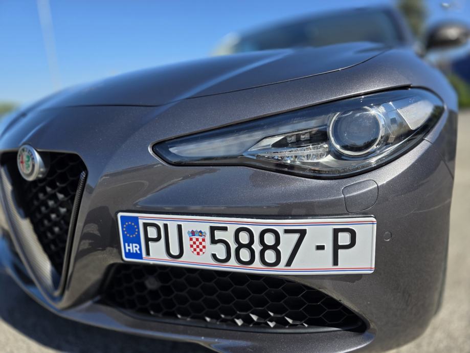 Alfa Romeo Giulia 2,0 Turbo automatik, fotografija 4