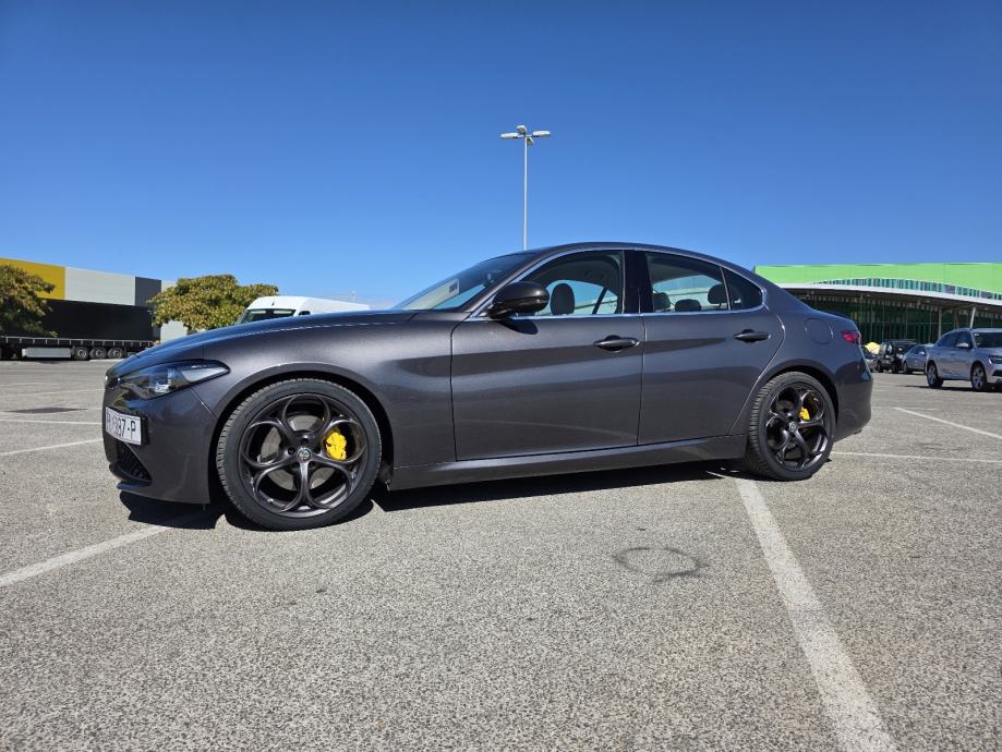 Alfa Romeo Giulia 2,0 Turbo automatik, fotografija 2