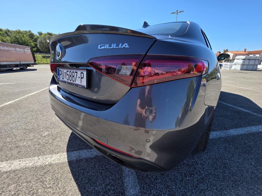 Alfa Romeo Giulia 2,0 Turbo automatik, fotografija 5