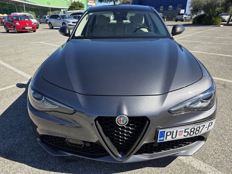 Alfa Romeo Giulia 2,0 Turbo automatik, fotografija 7