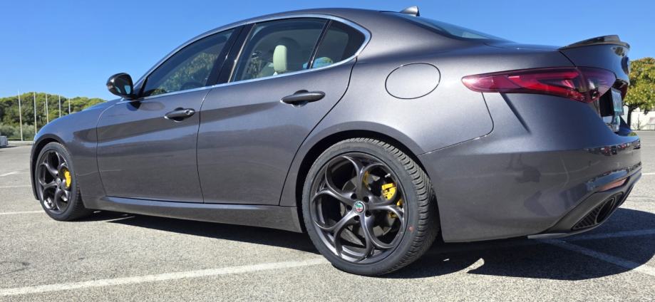 Alfa Romeo Giulia 2,0 Turbo automatik, fotografija 16