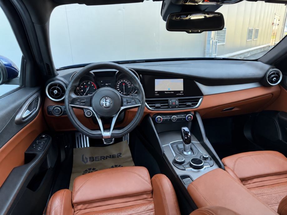• ALFA ROMEO GIULIA 2.0 TURBO • AUTOMATIK ZF8 • REG GOD DANA •, fotografija 7