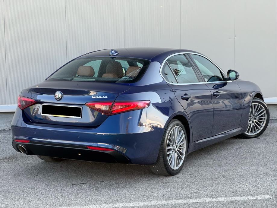 • ALFA ROMEO GIULIA 2.0 TURBO • AUTOMATIK ZF8 • REG GOD DANA •, fotografija 4
