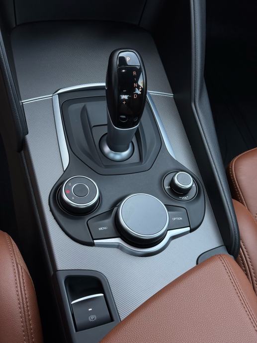 • ALFA ROMEO GIULIA 2.0 TURBO • AUTOMATIK ZF8 • REG GOD DANA •, fotografija 12