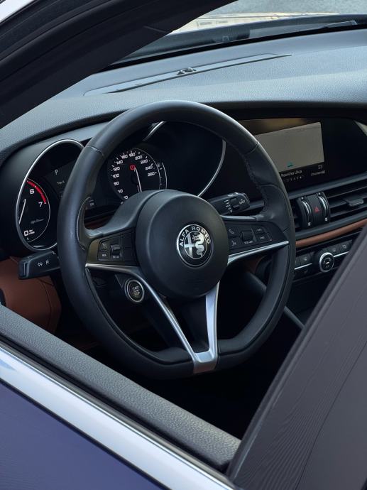 • ALFA ROMEO GIULIA 2.0 TURBO • AUTOMATIK ZF8 • REG GOD DANA •, fotografija 10