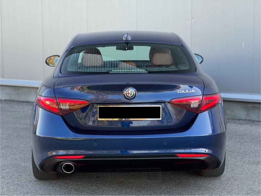 • ALFA ROMEO GIULIA 2.0 TURBO • AUTOMATIK ZF8 • REG GOD DANA •, fotografija 5